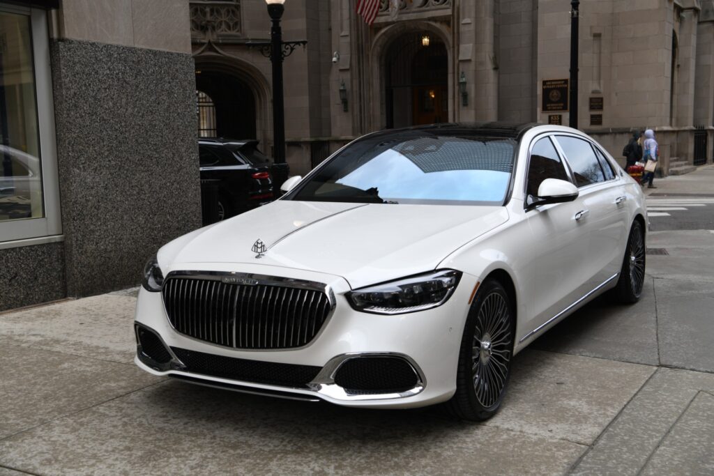مرسيدس ليموزين ٢٠٢٣ من أفضل سيارات فخمة للإيجار في القاهرة